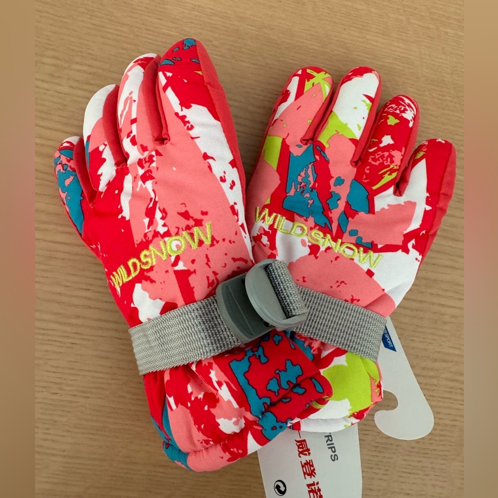NWT Wildsnow Wintersport Ski Snowboarding Kids Gloves Size Medium